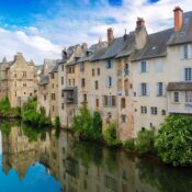 sur-le-pont-vieux-espalion-laure-f-fotolia